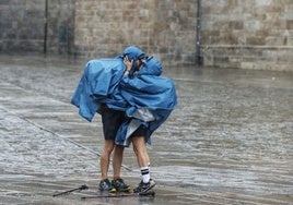 Kirk desborda ríos, deja 23.000 hogares sin luz y calles anegadas en Galicia