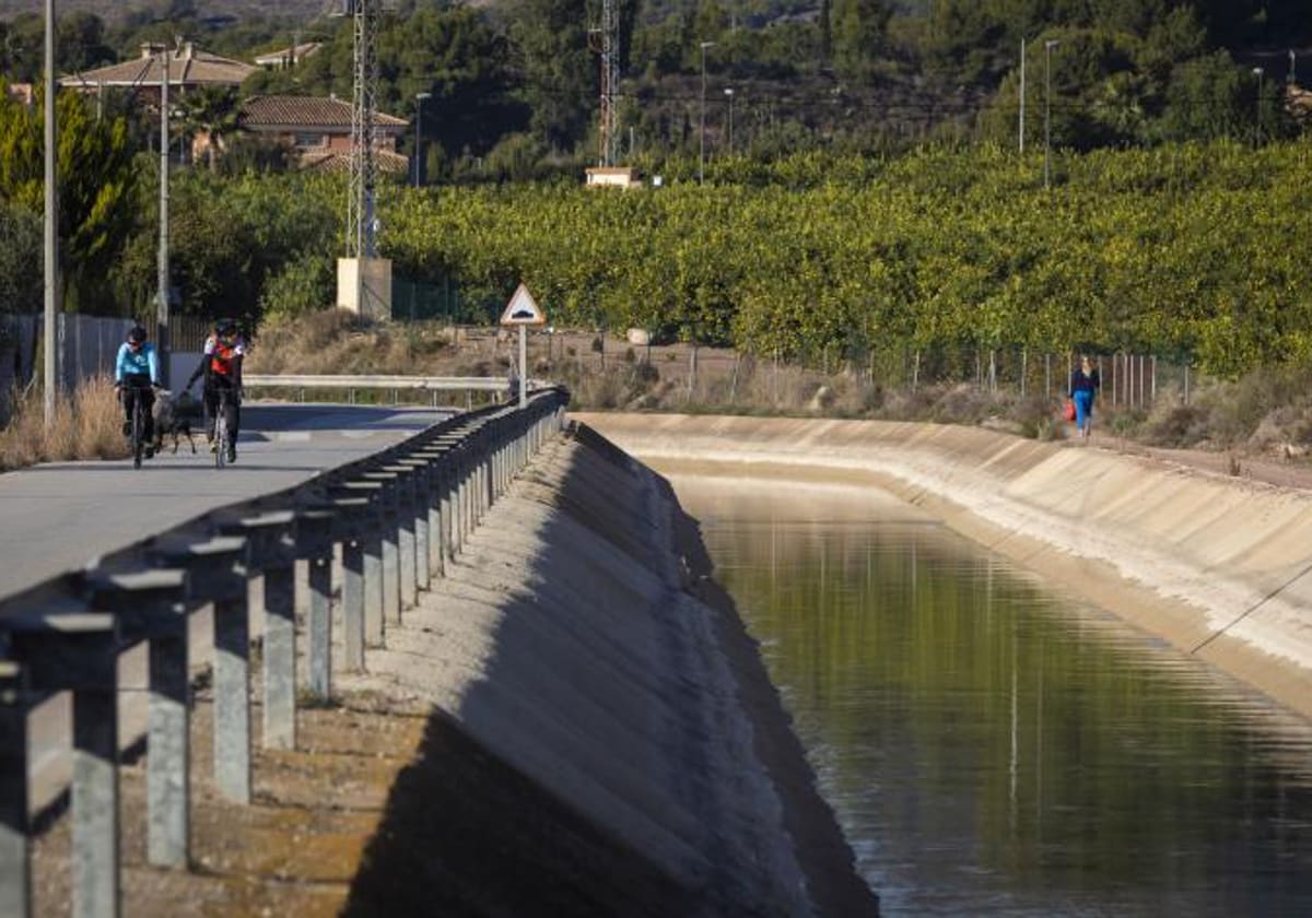 Conducciones del trasvase Tajo-Segura a su paso por la Vega Baja