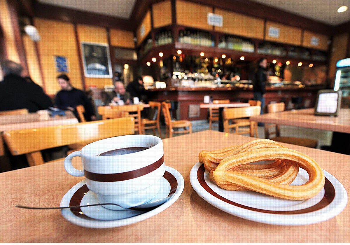 Imagen de archivo de un café con churros