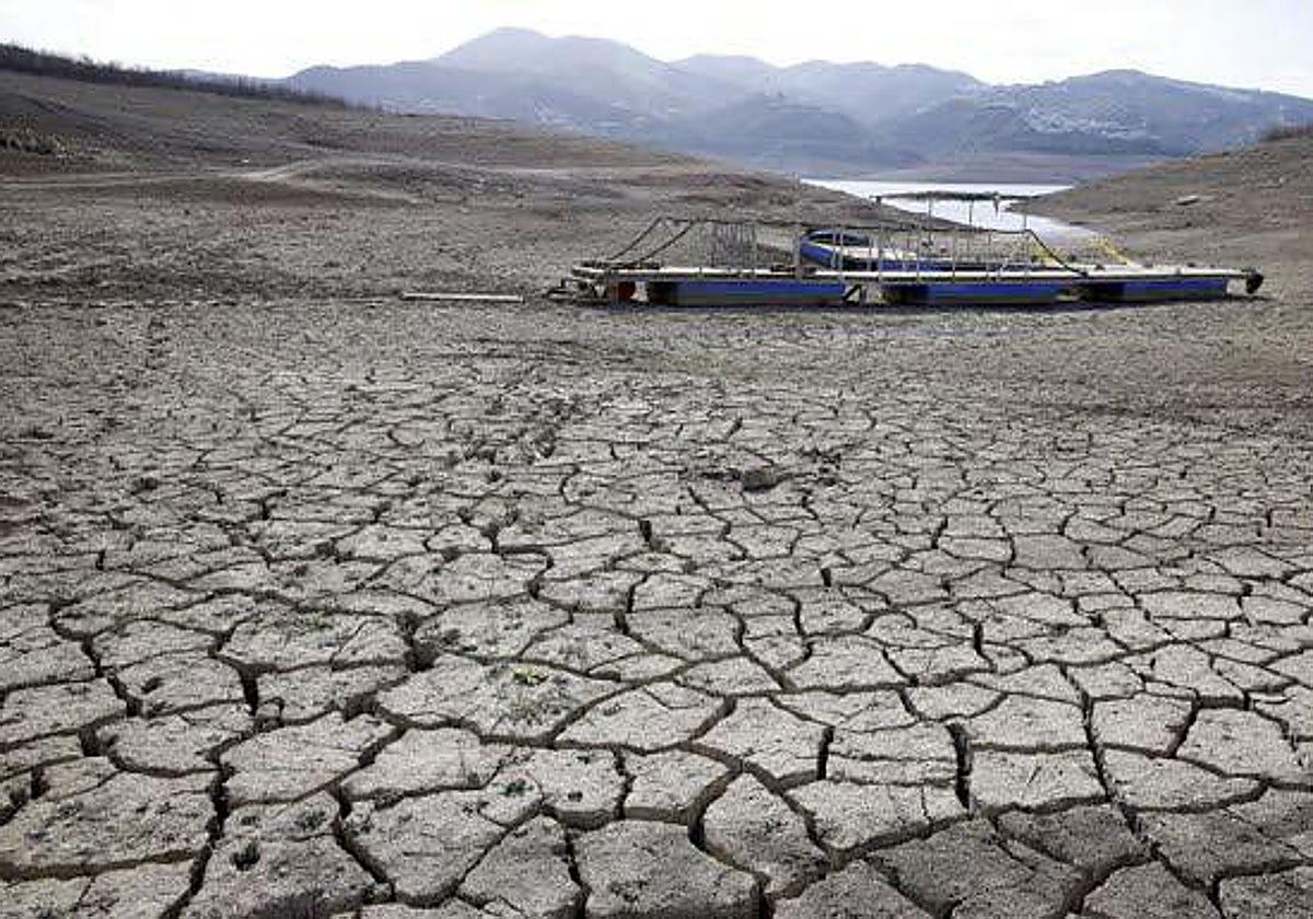 Pantano de La Vilñuela seco