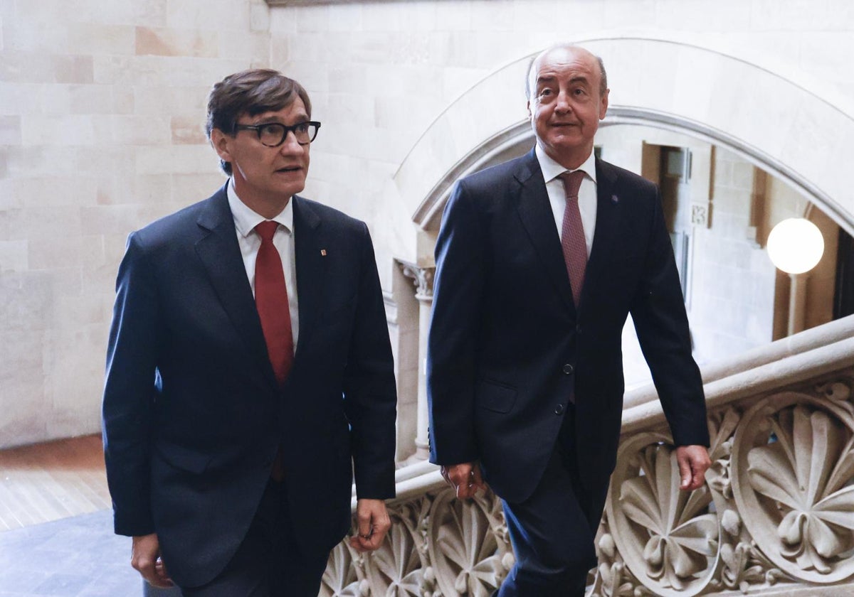 El presidente de la Generalitat, Salvador Illa, junto al presidente del TSJC, Jesús María Barrientos, durante la apertura del año judicial en Cataluña, este viernes