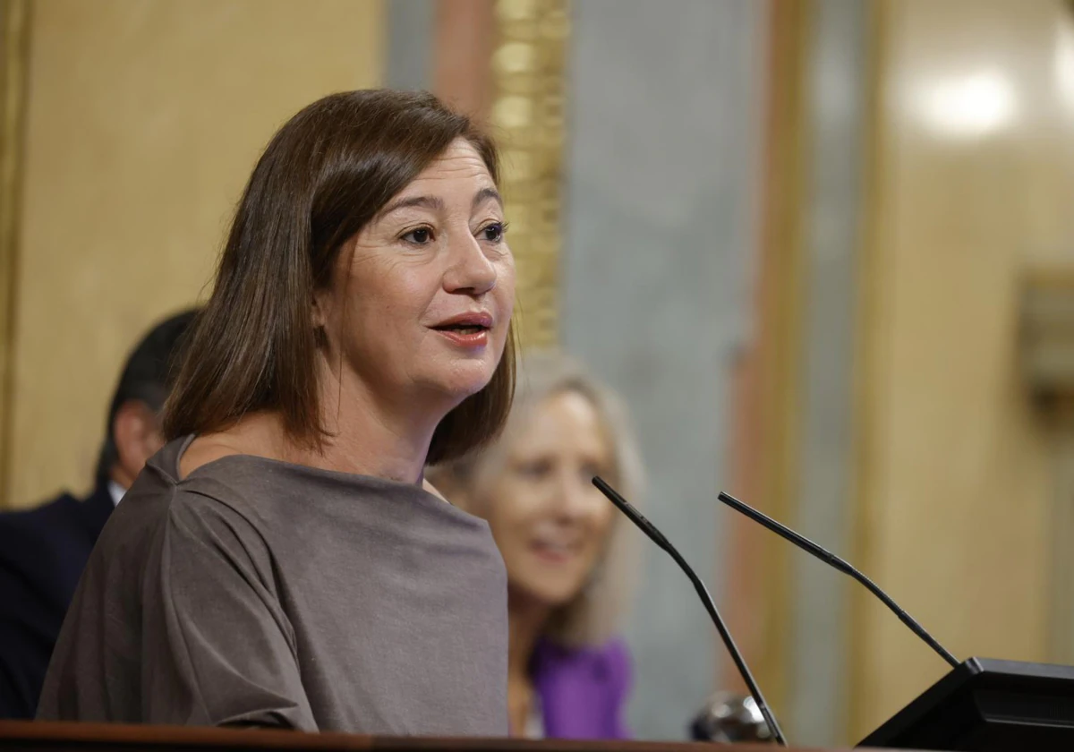 La presidenta del Congreso, Francina Armengol, durante una sesión de control al Gobierno