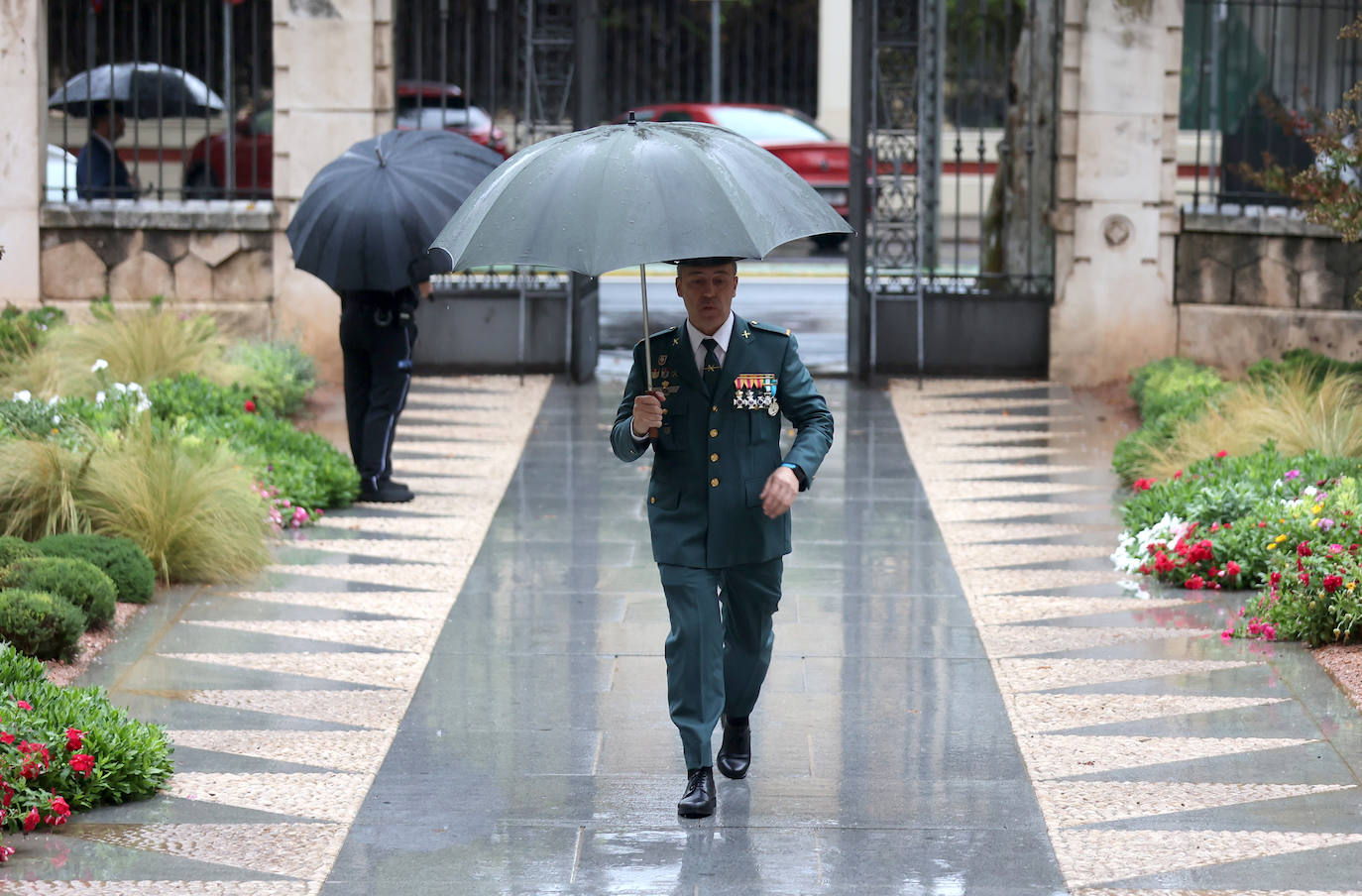 Fotos: el desfile y las condecoraciones de la Guardia Civil de Córdoba por el día de su patrona