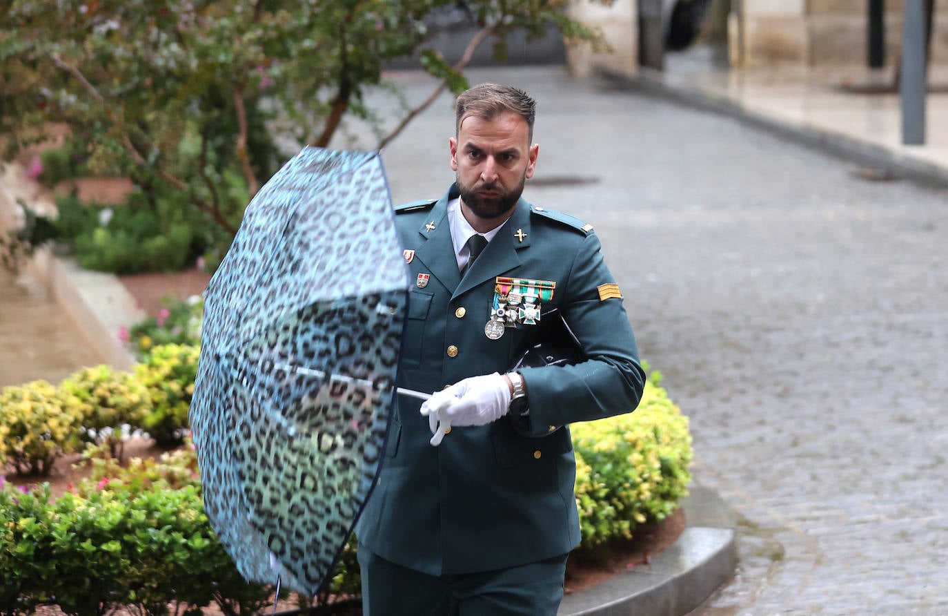 Fotos: el desfile y las condecoraciones de la Guardia Civil de Córdoba por el día de su patrona