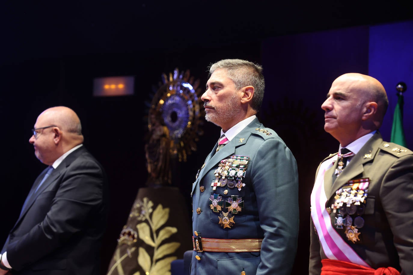 Fotos: el desfile y las condecoraciones de la Guardia Civil de Córdoba por el día de su patrona