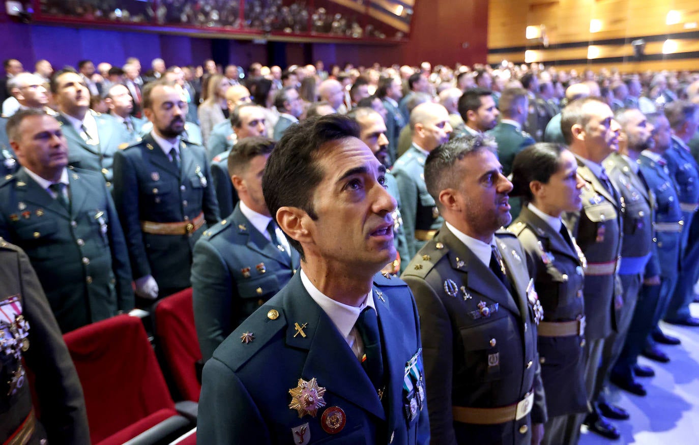 Fotos: el desfile y las condecoraciones de la Guardia Civil de Córdoba por el día de su patrona