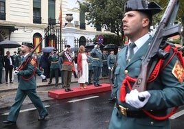 Fotos: el desfile y las condecoraciones de la Guardia Civil de Córdoba por el día de su patrona