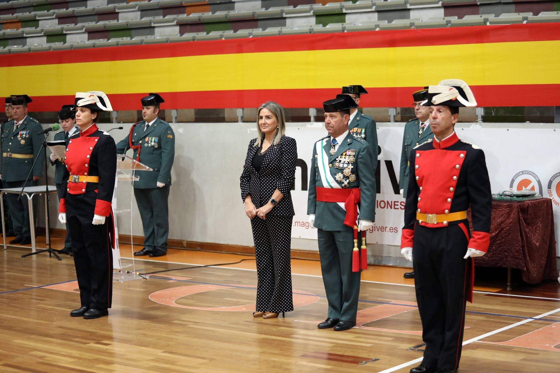 Las imágenes de la fiesta de la Guardia Civil, a cubierto
