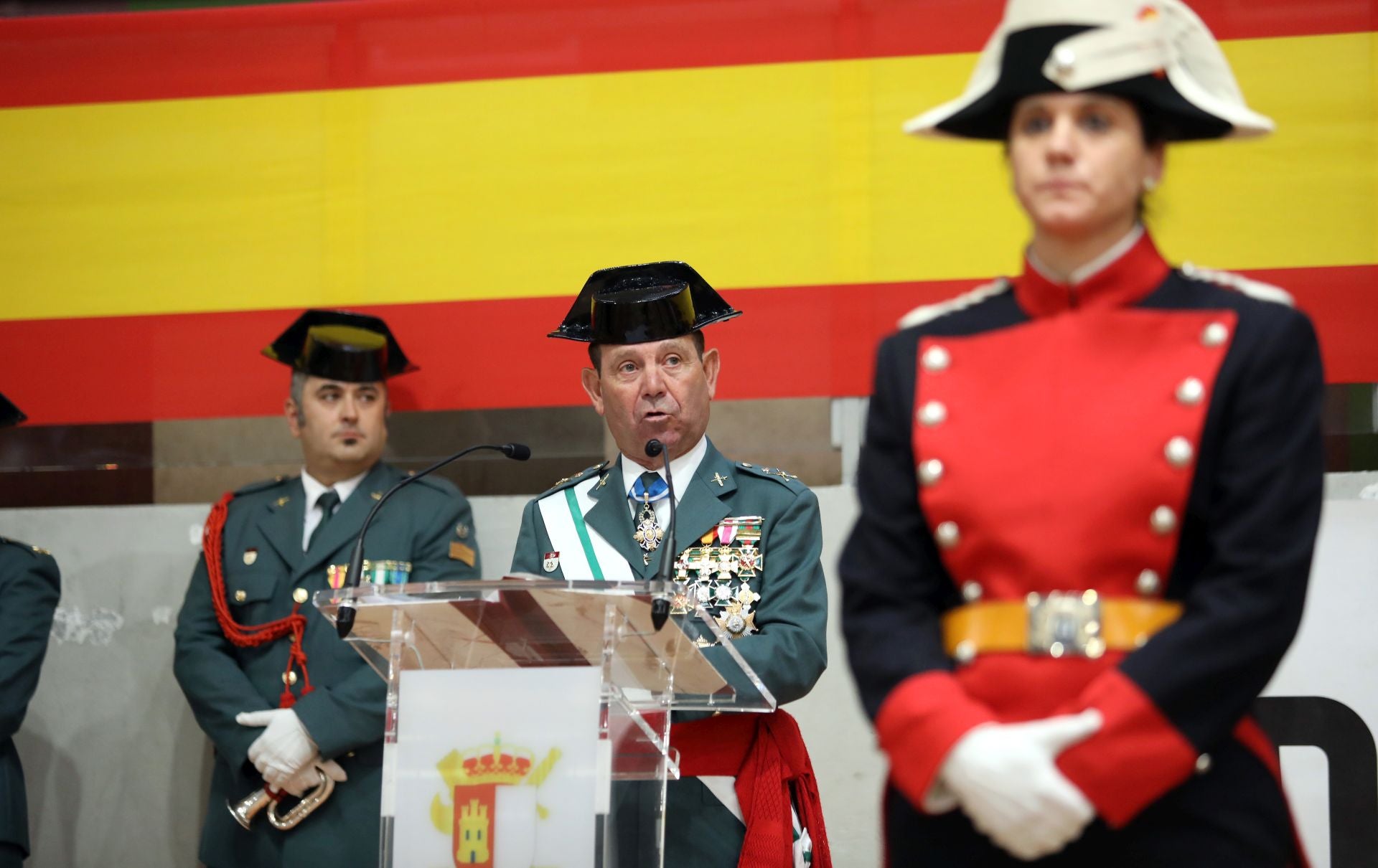 Las imágenes de la fiesta de la Guardia Civil, a cubierto