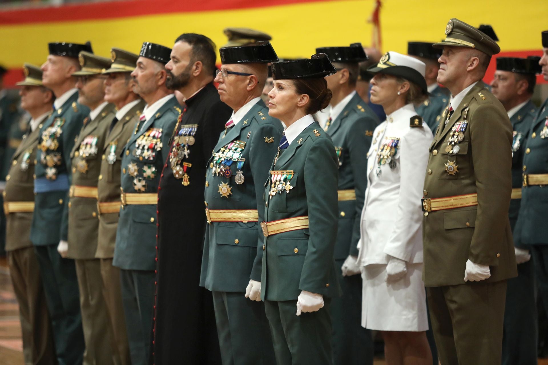 Las imágenes de la fiesta de la Guardia Civil, a cubierto
