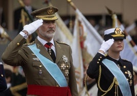 El desfile militar por el Día de la Hispanidad, en imágenes