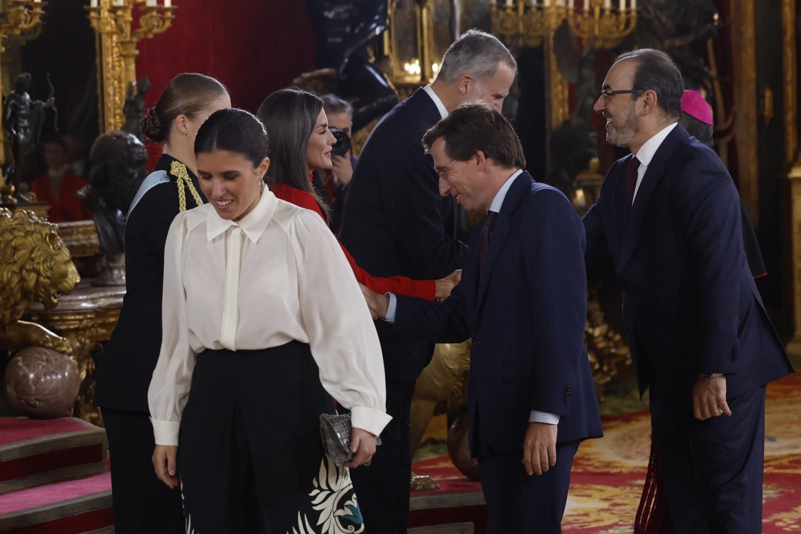 El alcalde de Madrid, José Luis Martínez Almeida, ha acudido a la recepción de los Reyes con su esposa, Teresa Urquijo