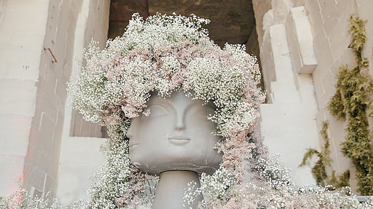 Imagen de uno de los montajes de Lauren Sellen (Coyote Flowers)