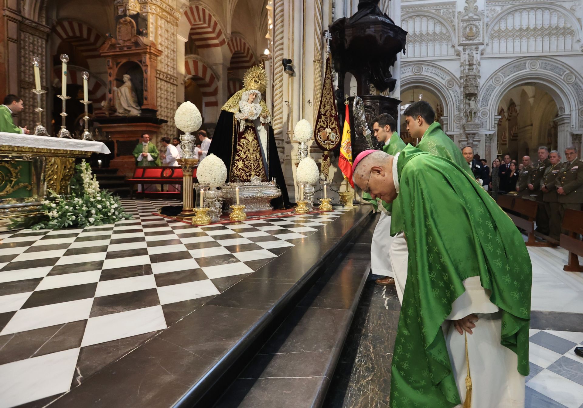 La solemne misa de acción de gracias del Dulce Nombre en la Catedral de Córdoba, en imágenes