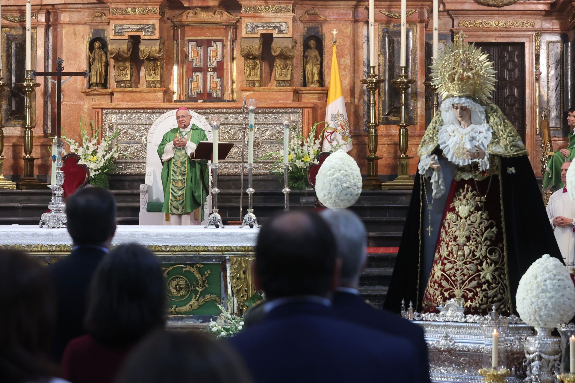 La solemne misa de acción de gracias del Dulce Nombre en la Catedral de Córdoba, en imágenes