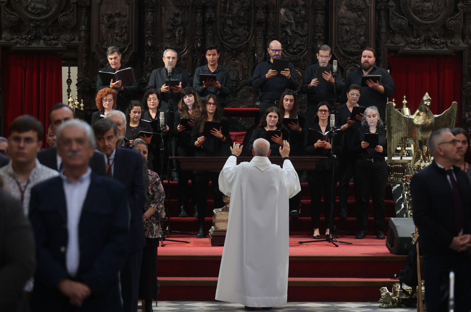 La solemne misa de acción de gracias del Dulce Nombre en la Catedral de Córdoba, en imágenes