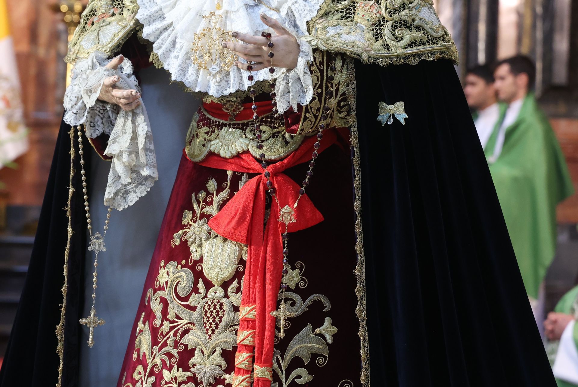 La solemne misa de acción de gracias del Dulce Nombre en la Catedral de Córdoba, en imágenes