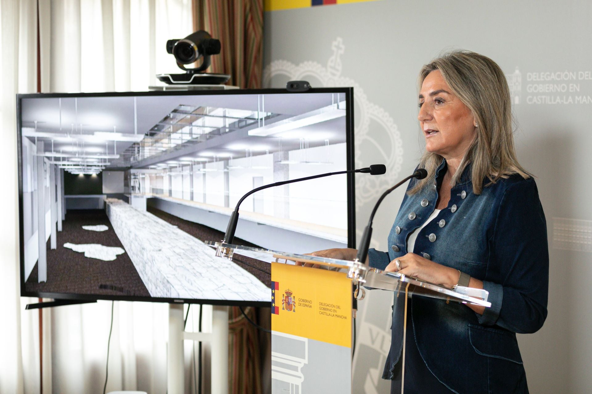 MIlagros Tolón durante la presentación de las obras