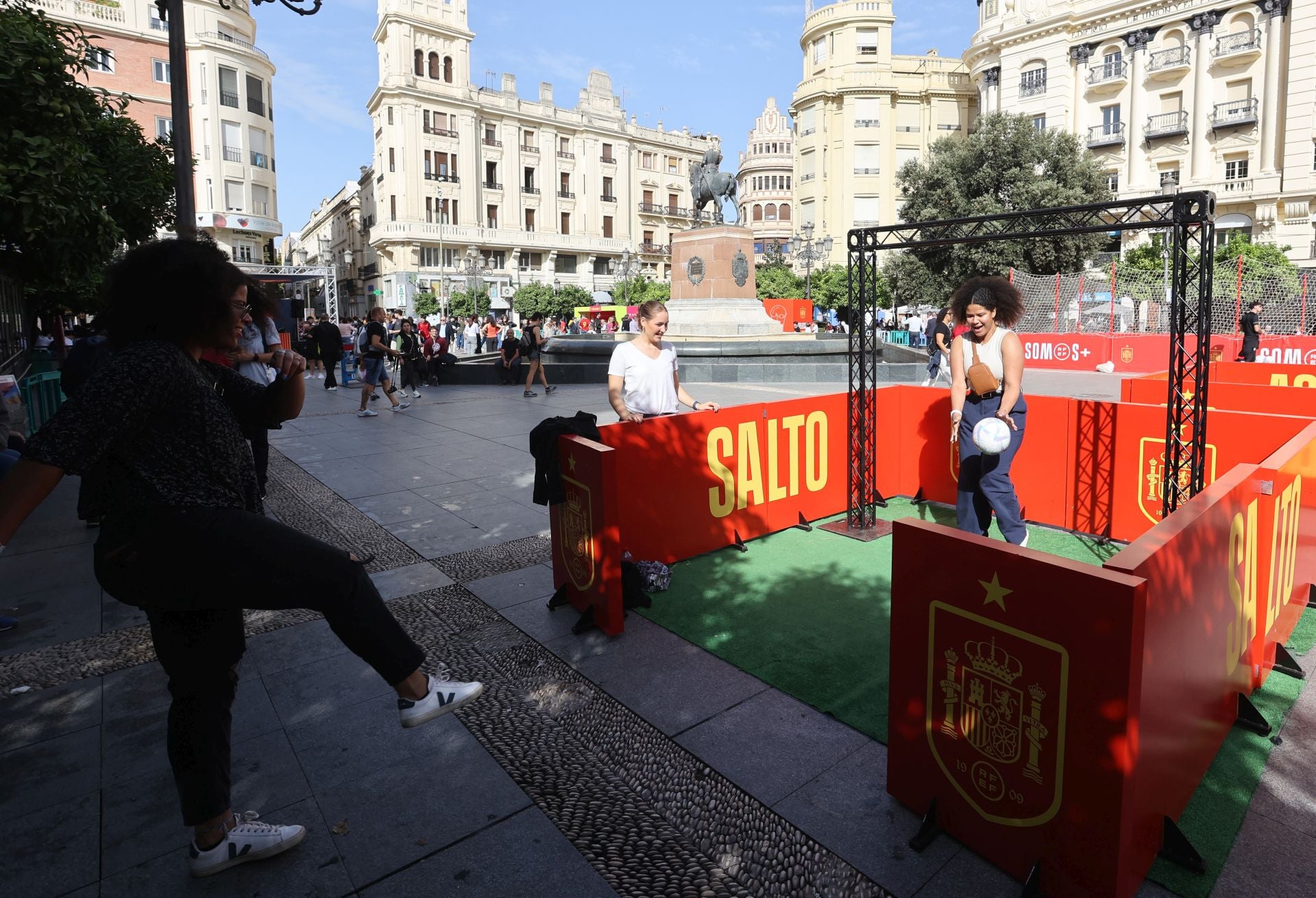 Fotos: la espectacular &#039;fan zone&#039; de la selección toma Las Tendillas