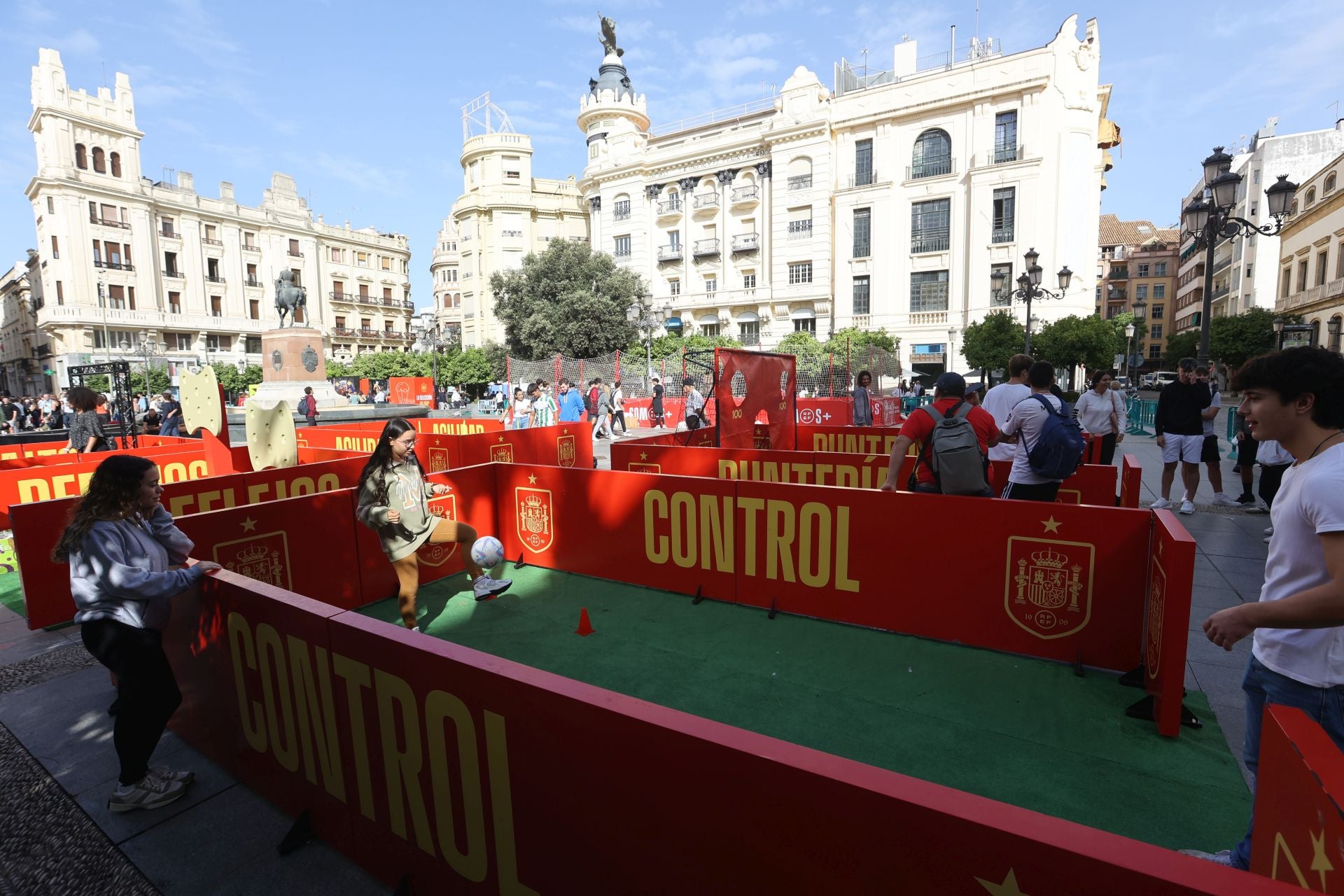 Fotos: la espectacular &#039;fan zone&#039; de la selección toma Las Tendillas