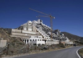 La Junta de Andalucía se da seis meses para comenzar a demoler el Algarrobico