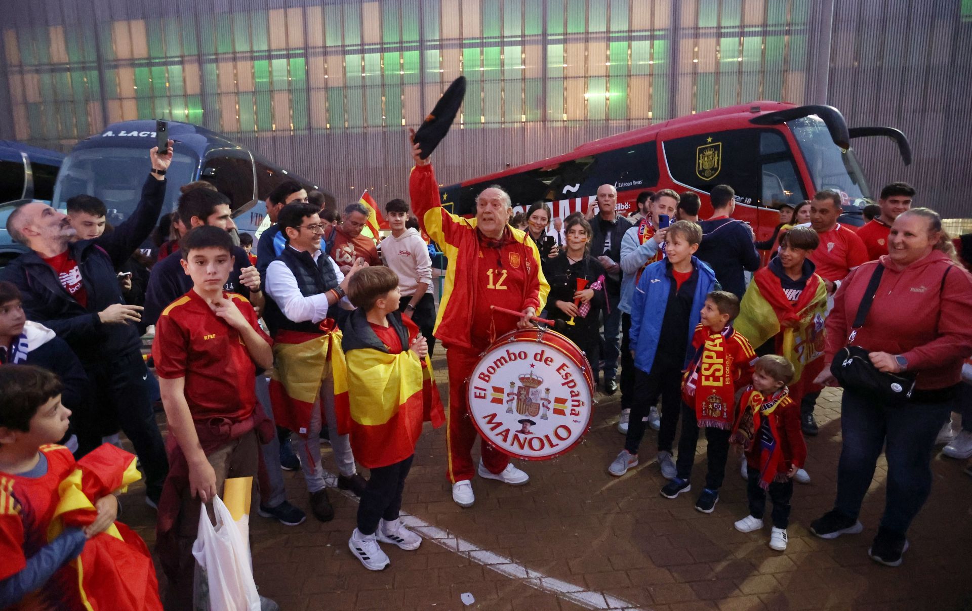 Fotos: el espectacular ambiente de El Arcángel en el España-Serbia