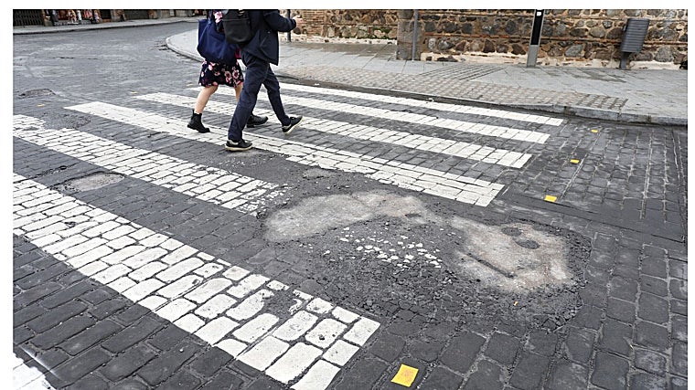 Obras en la Puerta de Bisagra: un firme que solo ha durado un mes
