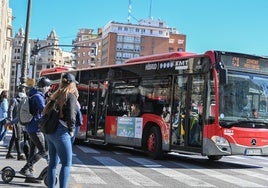 La EMT de Valencia prohibirá los patinetes eléctricos en sus autobuses