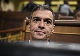 'Bloomberg' carga contra el «escándalo de corrupción» que asedia a Pedro Sánchez: «Está contra las cuerdas»