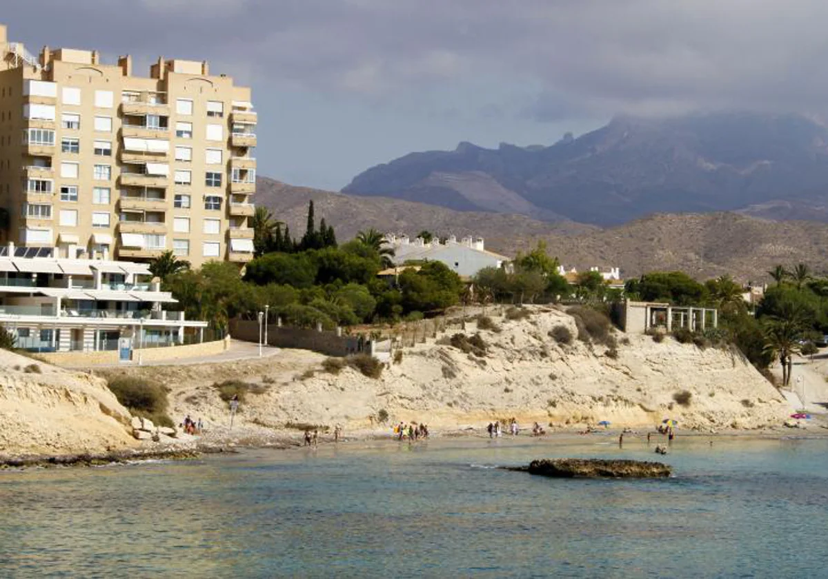 Imagen de archivo de una playa de El Campello, en Alicante