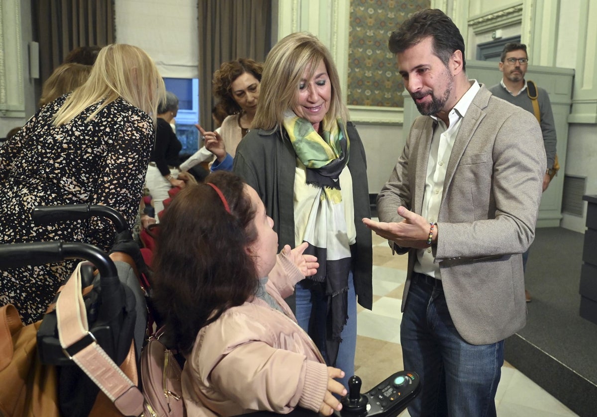 El secretario general del PSOE de Castilla y León, Luis Tudanca, participa en una asamblea con la militancia del PSOE de Burgos