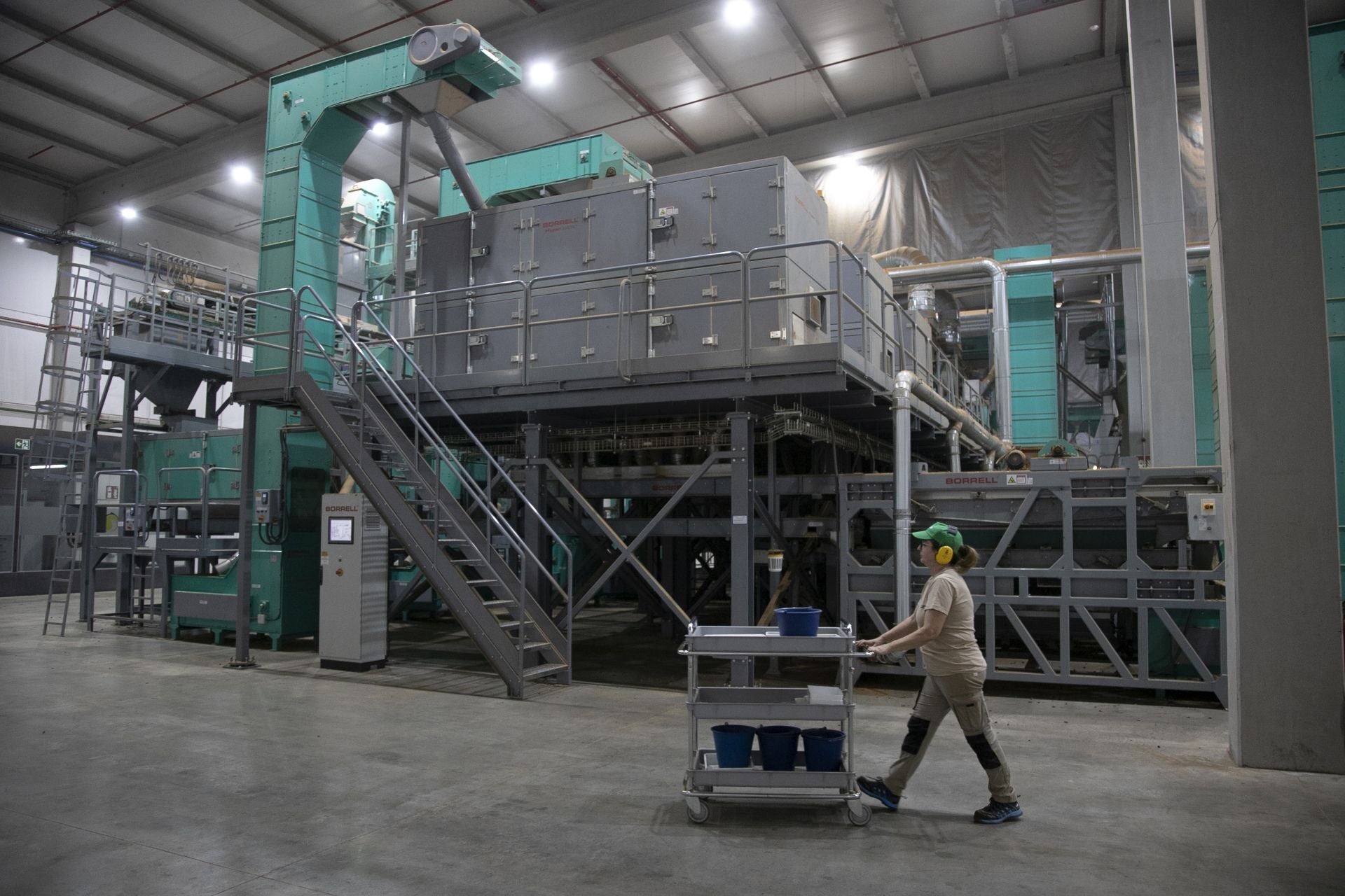 La imponente planta de almendras de Dcoop en Villarrubia, en imágenes