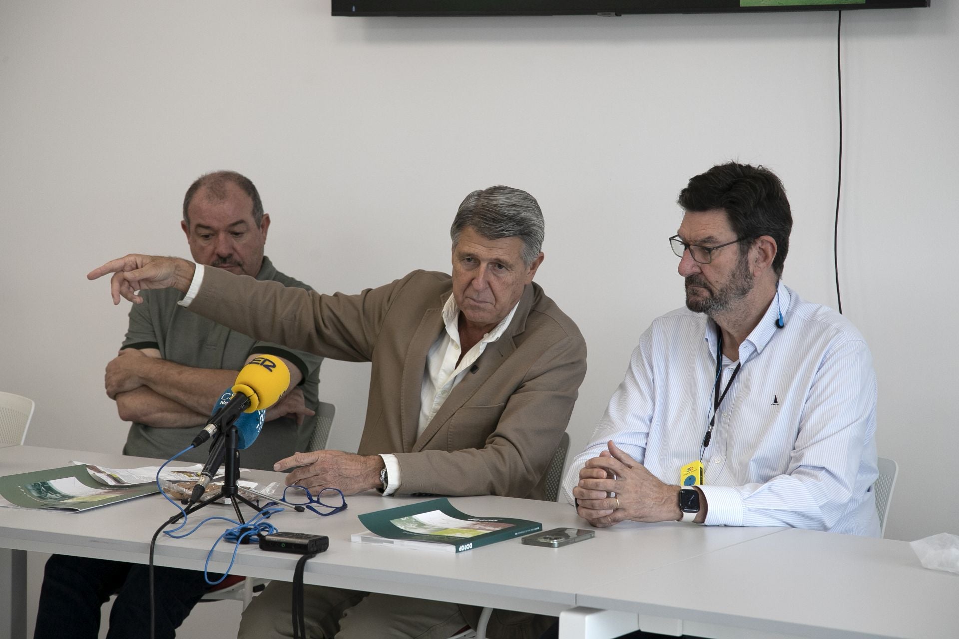 La imponente planta de almendras de Dcoop en Villarrubia, en imágenes