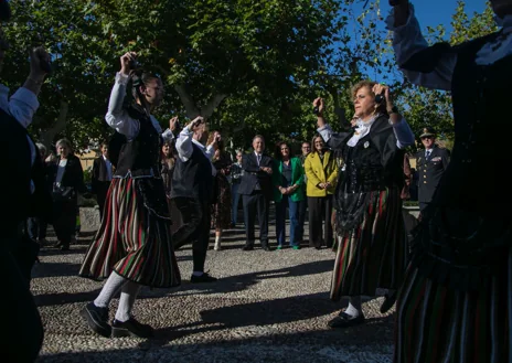 Imagen secundaria 1 - IIIIImágenes del acto institucional que el Gobierno de Castilla-La Mancha ha celebrado este viernes en la localidad toledana de Alcaudete de la Jara (Toledo)