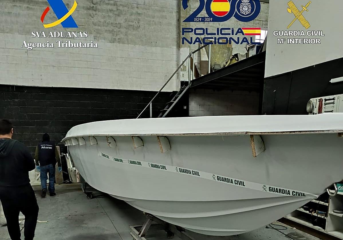 Una de las embarcaciones EAV intervenida