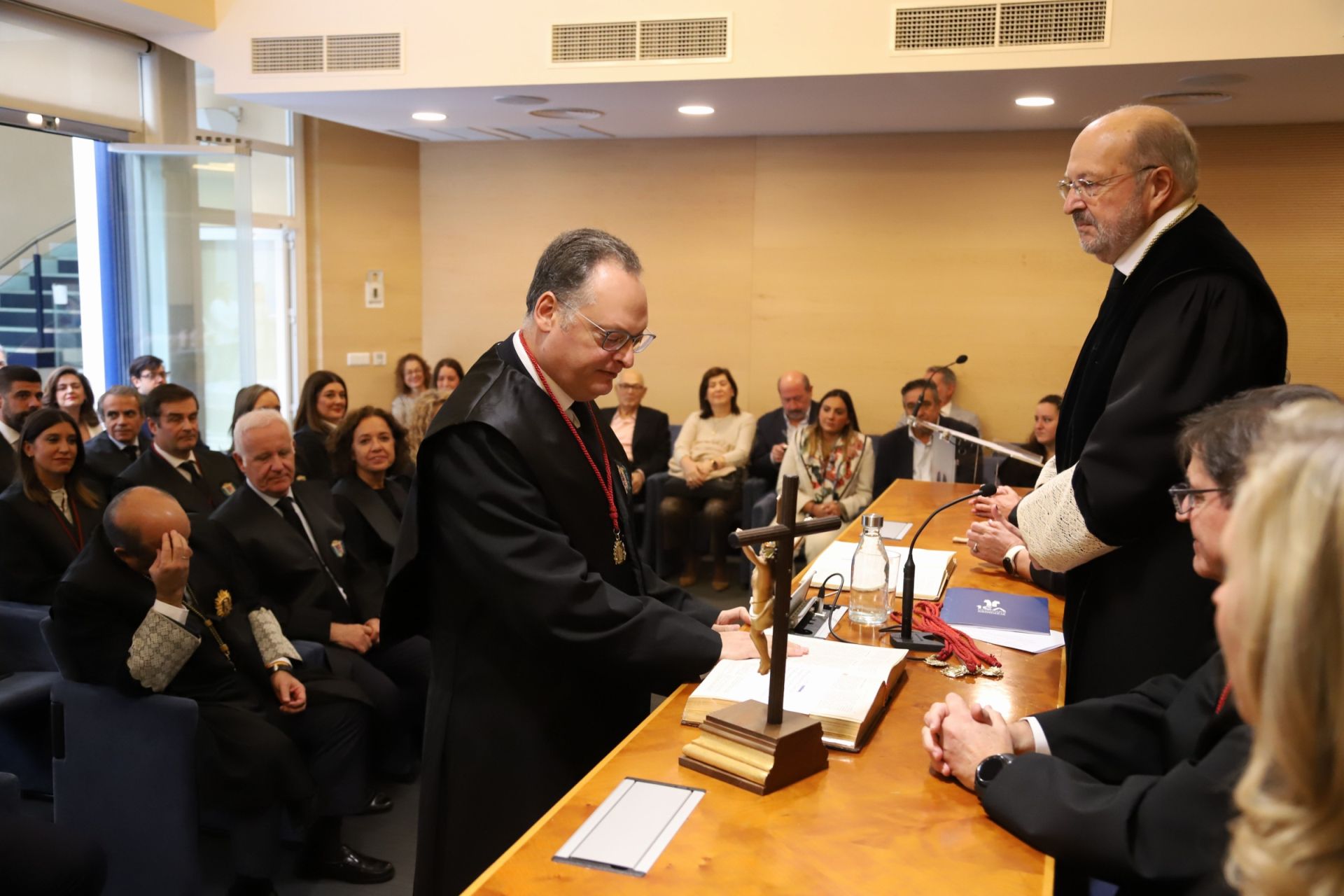 La solemne toma de posesión de José Carlos Arias como decano de los abogados de Córdoba, en imágenes