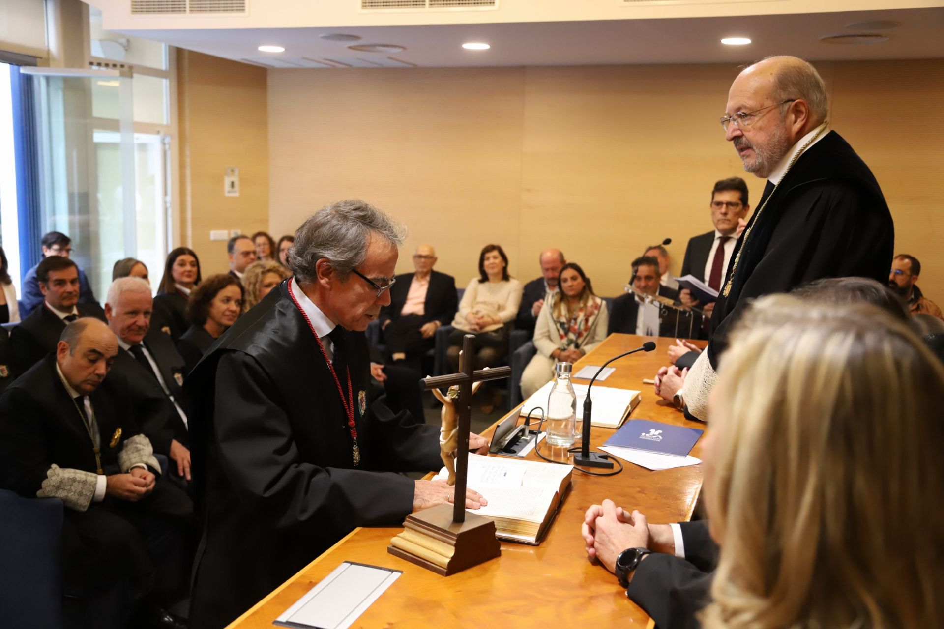 La solemne toma de posesión de José Carlos Arias como decano de los abogados de Córdoba, en imágenes