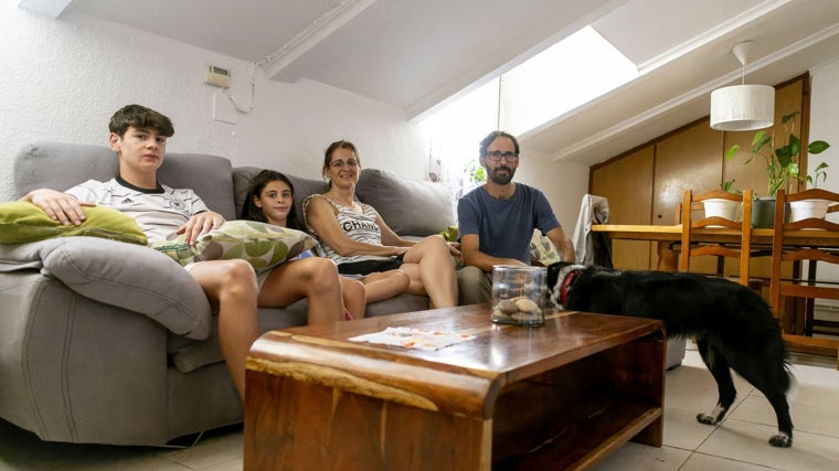 Marcos Díez, coordinador de Remar Madrid, junto a su familia