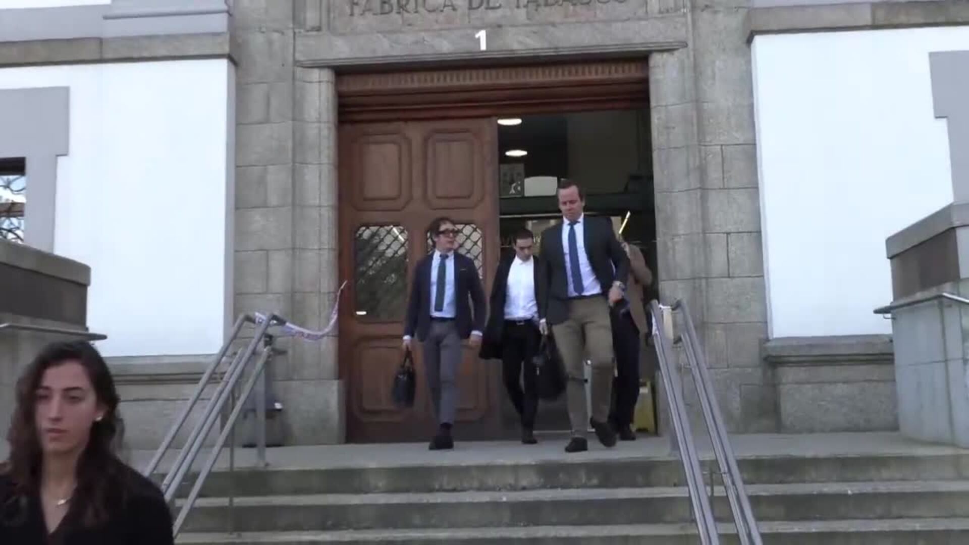 Salida de acusados y abogados del juicio por la muerte de Samuel Luiz