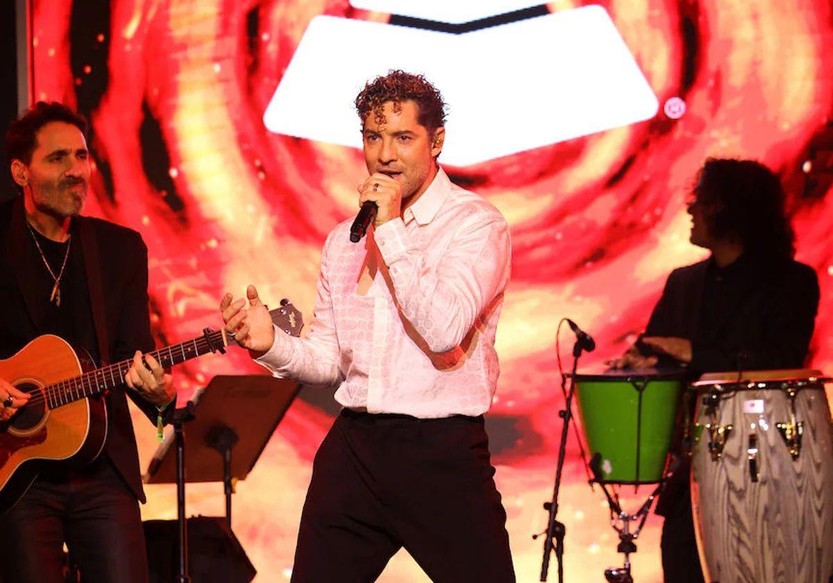 David Bisbal en plena actuación, durante los Grammy Latinos celebrados en Sevilla en 2023