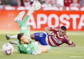 Un jugador del Granada CF marca un gol y provoca las risas por esta celebración