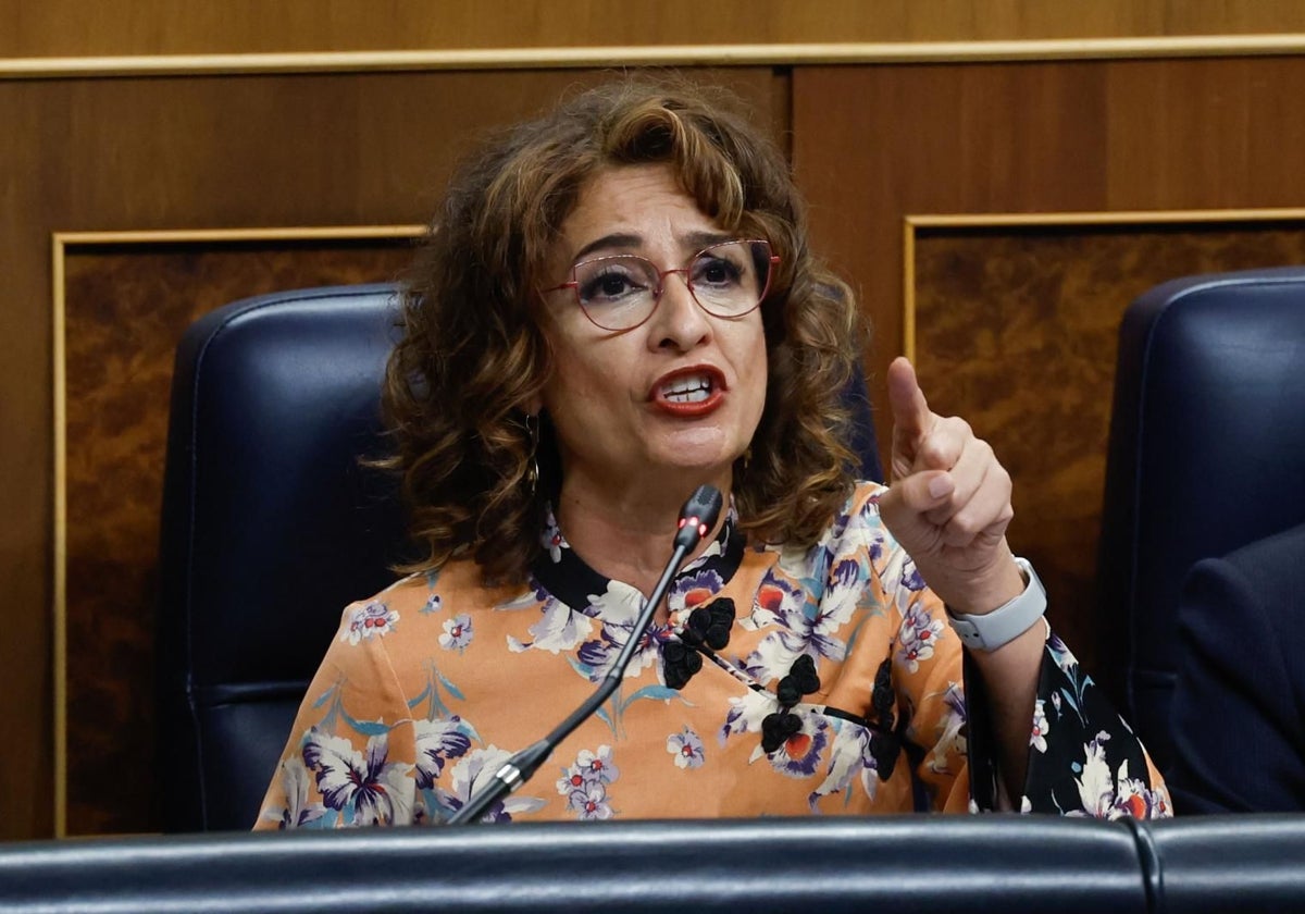 La vicepresidenta primera y ministra de Hacienda, María Jesús Montero, en el Congreso