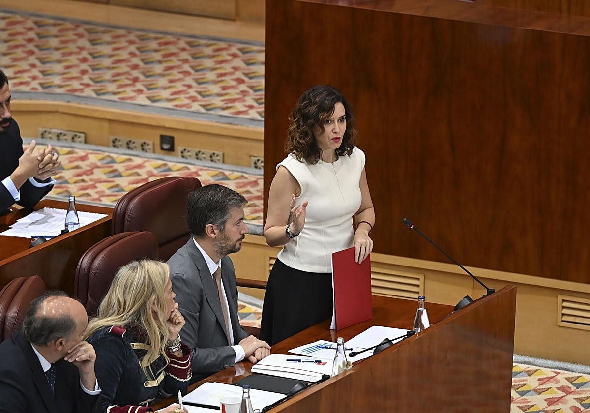 La presidenta de la Comunidad de Madrid, Isabel Díaz Ayuso, en el Pleno de la Asamblea