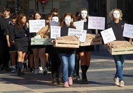 Cáritas de León visibiliza los retos de una persona sin hogar: aislamiento, drogodependencia o enfermedades mentales