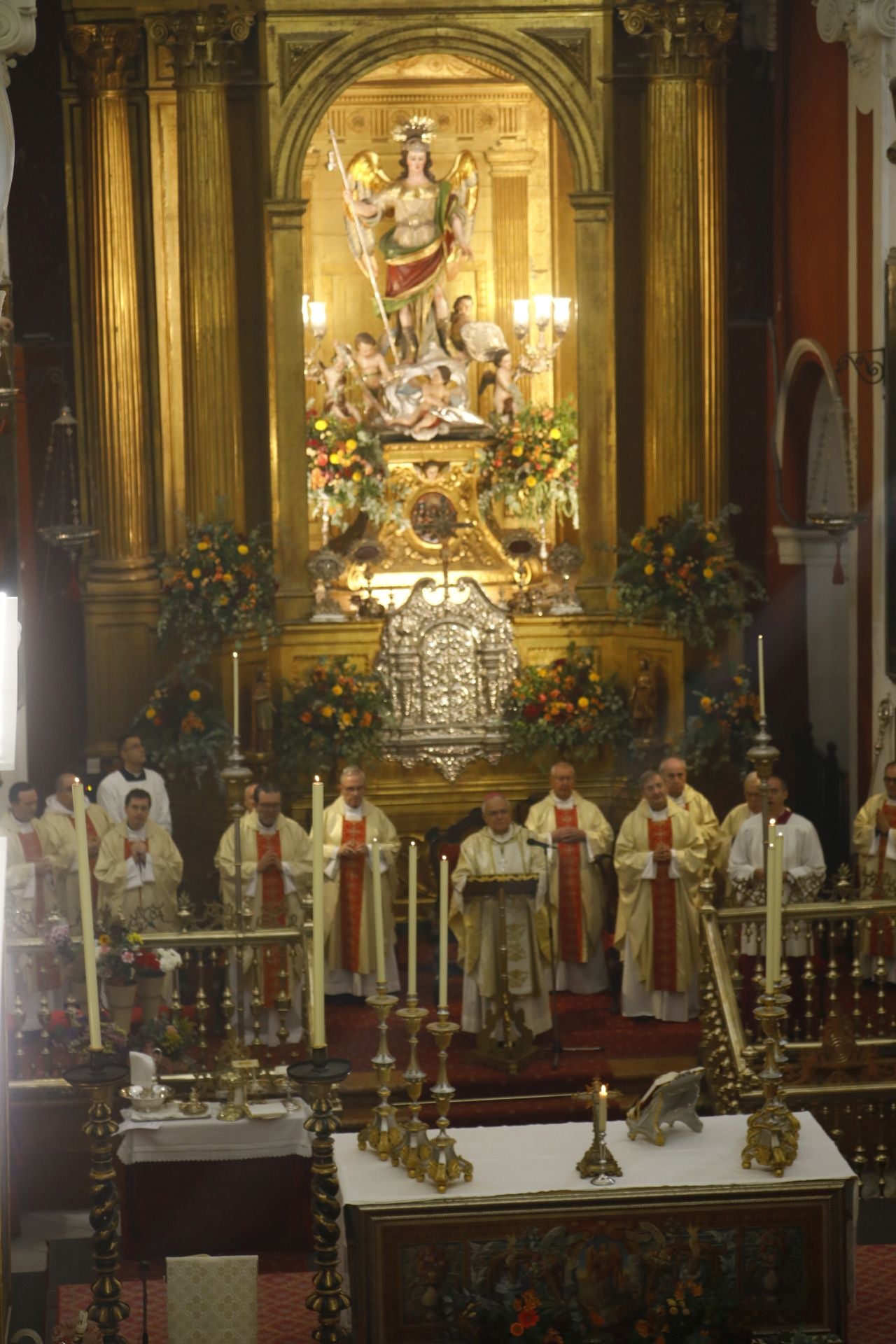 La tradicional misa de San Rafael en la iglesia del Juramento, en imágenes