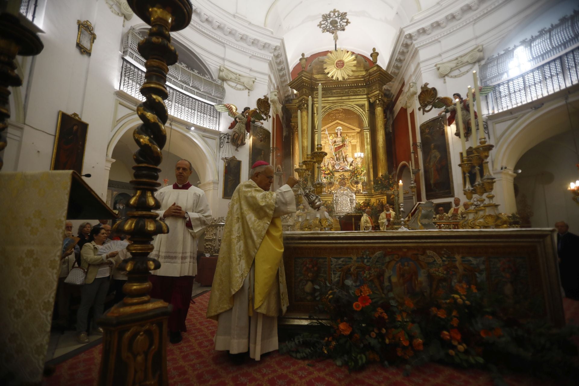 La tradicional misa de San Rafael en la iglesia del Juramento, en imágenes