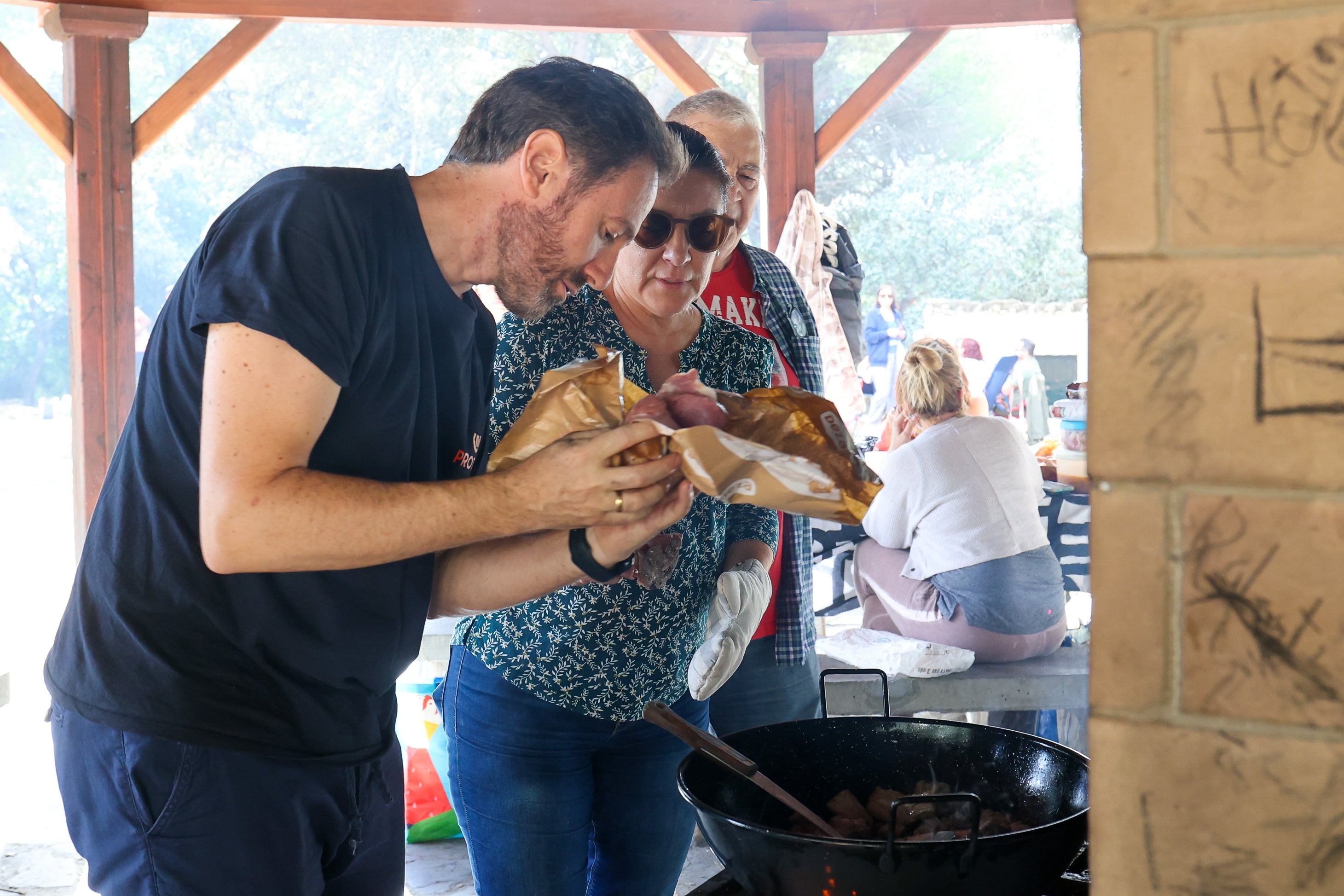 Los inigualables peroles por el Día de San Rafael en Córdoba, en imágenes