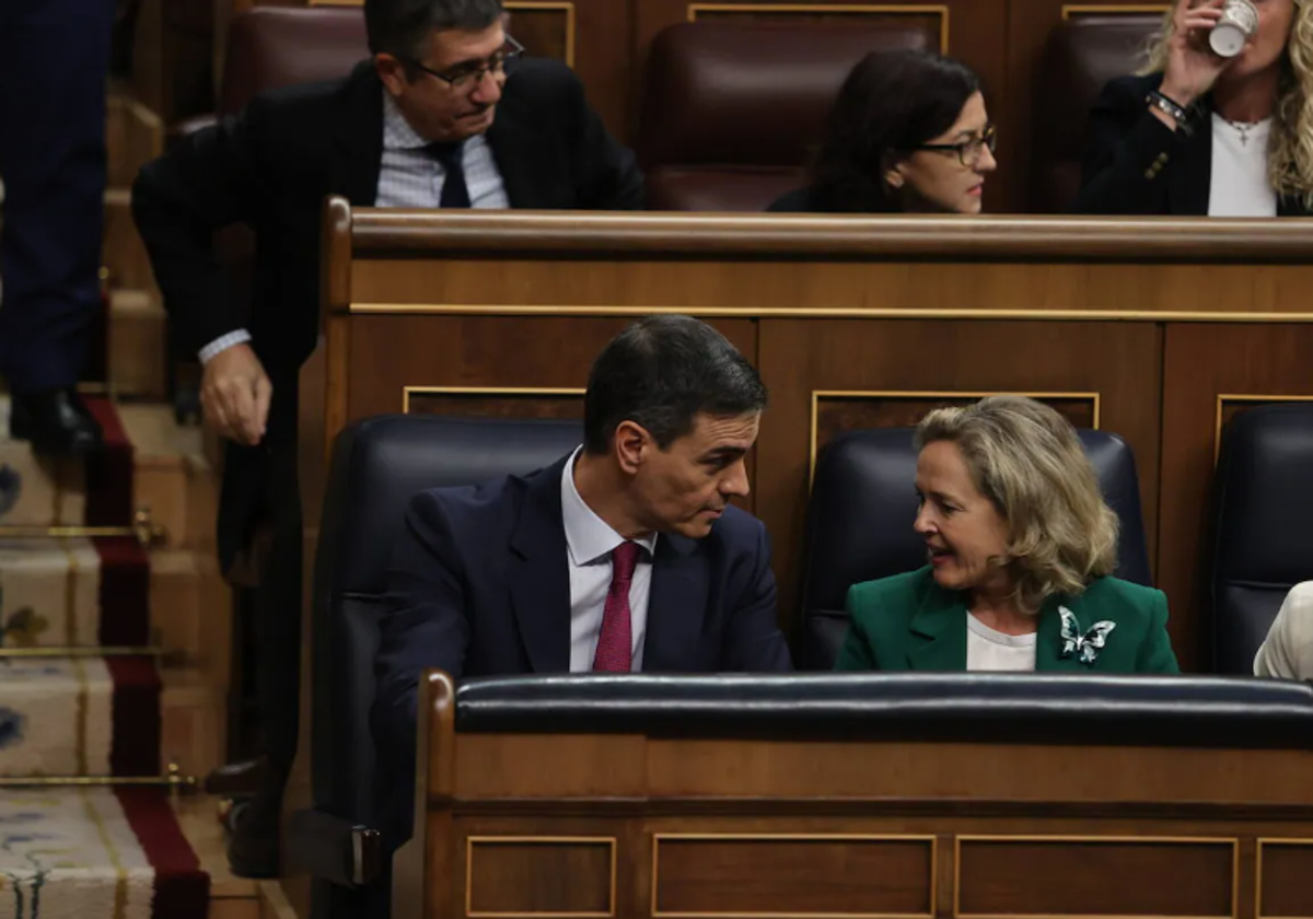 Pedro Sánchez y Nadia Calviño en el Congreso