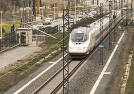El equipo de gobierno  cree que «sería un error excluir a la ciudad de Toledo del AVE a Extremadura»