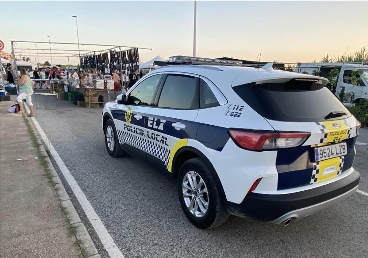 Imagen de archivo de un coche patrulla de la Policía Local de Elche